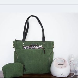 CARRY GOODS CO MINIKIN CONVERTIBLE BREAST PUMP BAG IN FOREST GREEN
